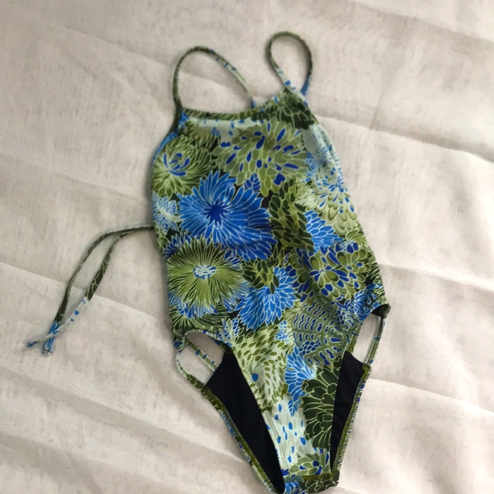 Jolyn Nico 3 26 tie back